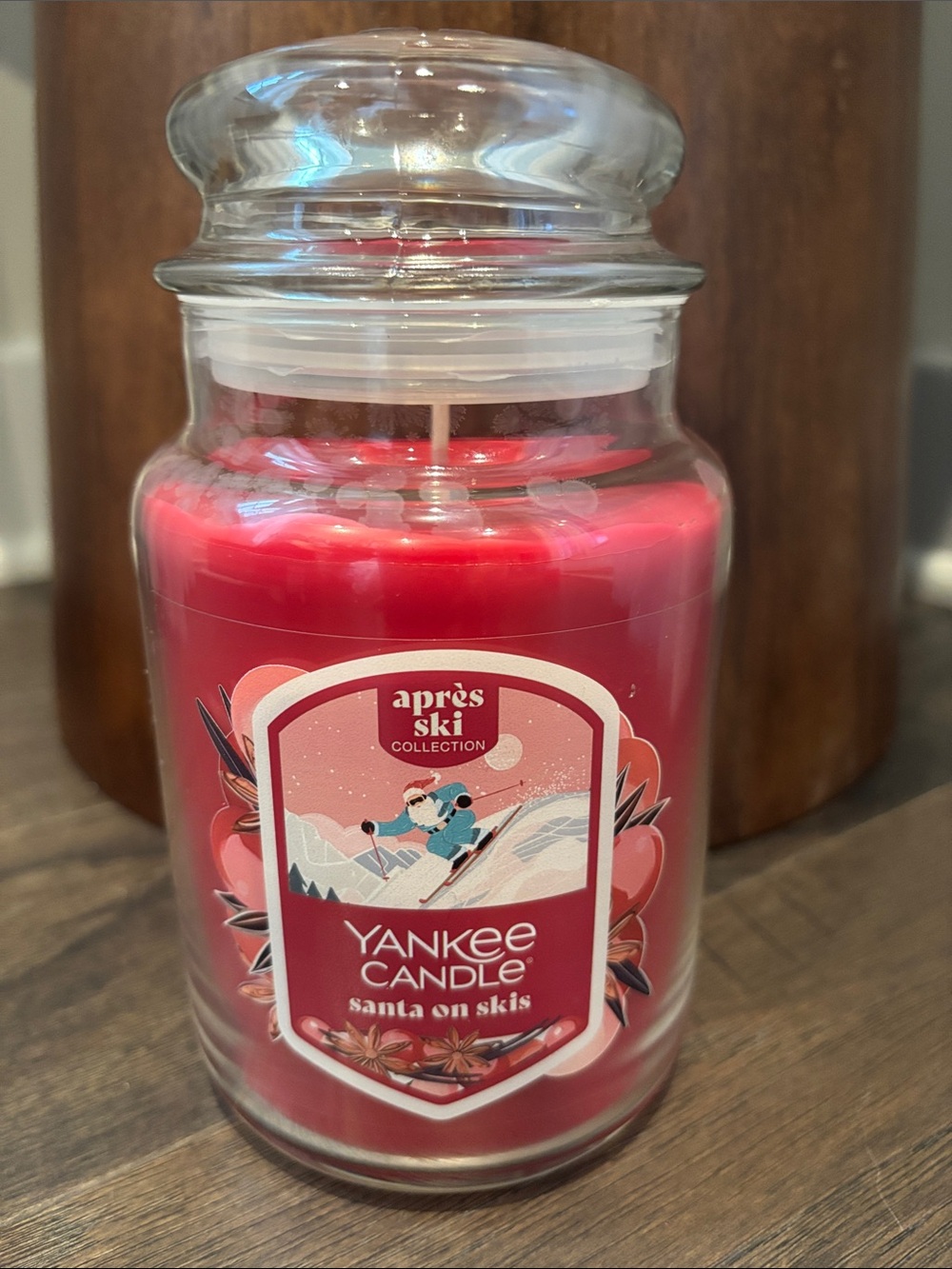 Yankee Candle Santa on Skis,fruity fragrance,blueberry,basil,mulled wine,pepper